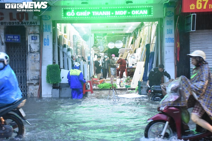 Hải Phòng mưa sầm sập cả ngày, nhấn chìm nhiều tuyến phố - 7