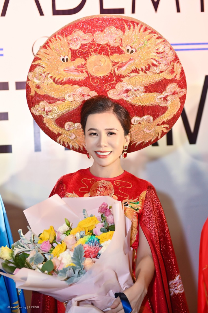 Hoa hậu Oanh Lê diễn vedette tại chương trình 'Thăng Long 1010 năm' - 4