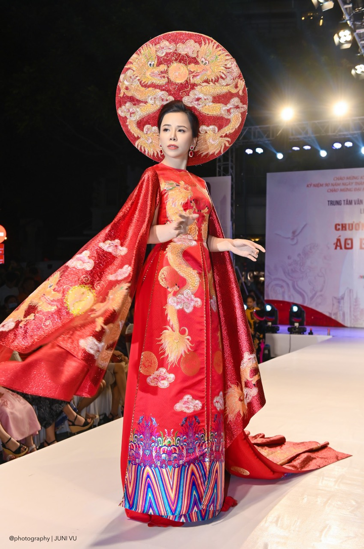 Hoa hậu Oanh Lê diễn vedette tại chương trình 'Thăng Long 1010 năm' - 1