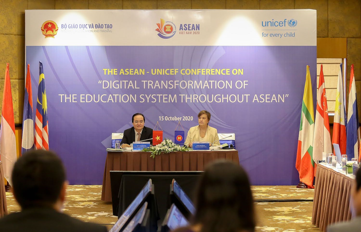 Bộ GD&ĐT: 'Mở rộng khả năng tiếp cận thế giới số cho trẻ từ cấp học đầu tiên' - 1