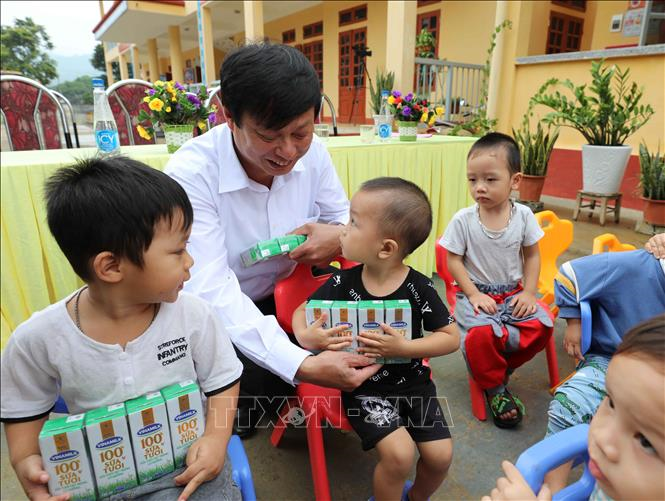 Quỹ sữa Vươn cao Việt Nam đến với trẻ em có hoàn cảnh khó khăn tỉnh Yên Bái - 10