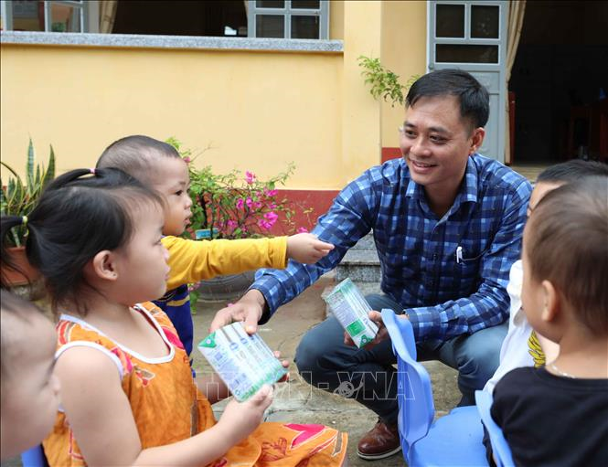 Quỹ sữa Vươn cao Việt Nam đến với trẻ em có hoàn cảnh khó khăn tỉnh Yên Bái - 13
