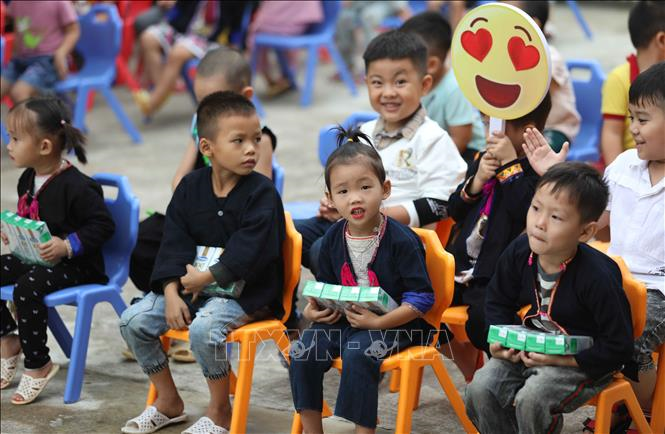 Quỹ sữa Vươn cao Việt Nam đến với trẻ em có hoàn cảnh khó khăn tỉnh Yên Bái - 3