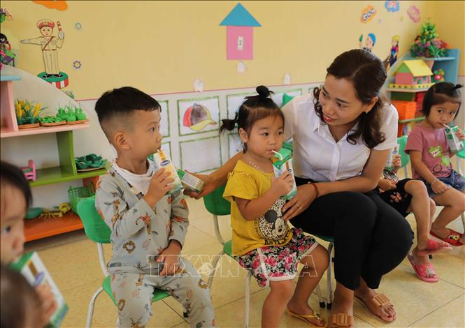 Quỹ sữa Vươn cao Việt Nam đến với trẻ em có hoàn cảnh khó khăn tỉnh Yên Bái - 4