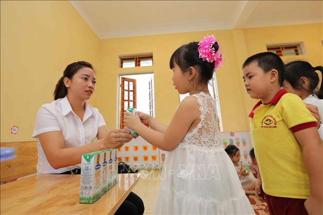 Quỹ sữa Vươn cao Việt Nam đến với trẻ em có hoàn cảnh khó khăn tỉnh Yên Bái - 6