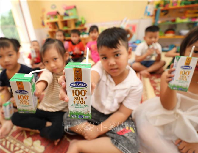 Quỹ sữa Vươn cao Việt Nam đến với trẻ em có hoàn cảnh khó khăn tỉnh Yên Bái - 7