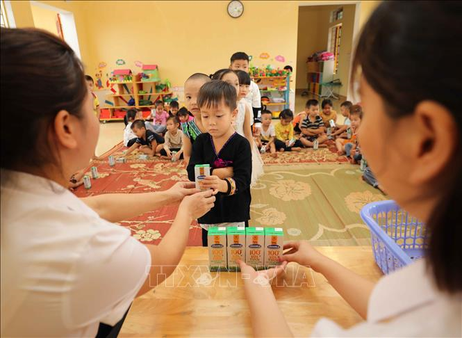 Quỹ sữa Vươn cao Việt Nam đến với trẻ em có hoàn cảnh khó khăn tỉnh Yên Bái - 9