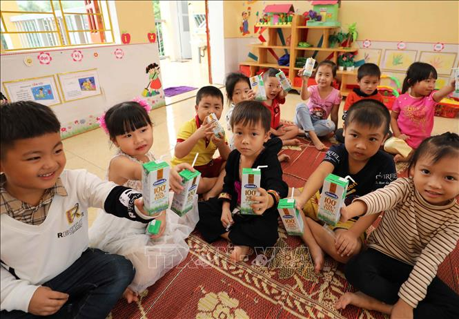 Quỹ sữa Vươn cao Việt Nam đến với trẻ em có hoàn cảnh khó khăn tỉnh Yên Bái - 14