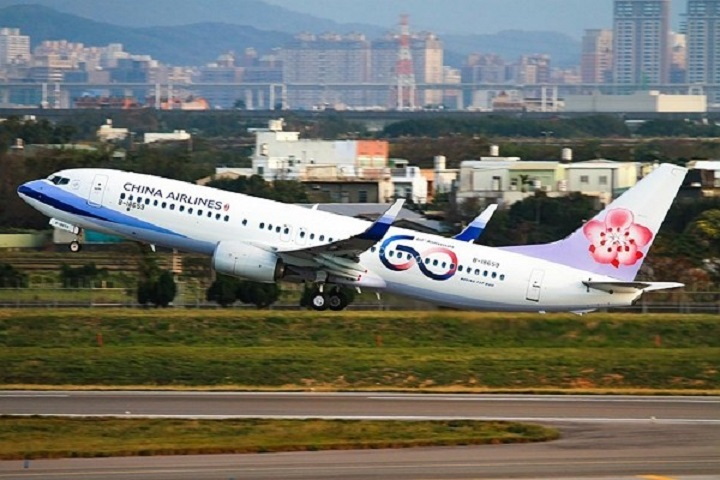 Phi hành đoàn hốt hoảng khi chạm trán 'người bay' ở độ cao gần 2.000m - 1