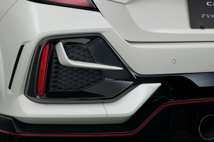 Honda Civic Type R siêu chất với gói phụ kiện thể thao - 15