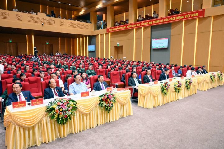Hà Giang tăng trưởng kinh tế khá trong khu vực, an ninh quốc phòng được củng cố - 2