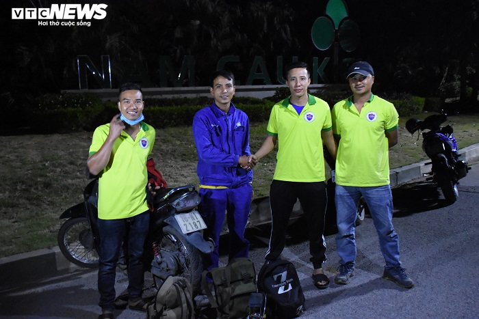 'Hiệp sỹ đường phố' xuyên đêm giải cứu miễn phí xe gặp nạn ở Hải Phòng - 10