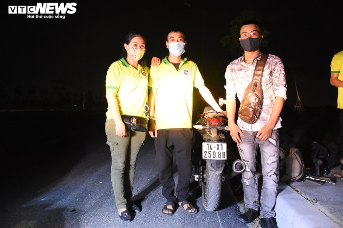 'Hiệp sỹ đường phố' xuyên đêm giải cứu miễn phí xe gặp nạn ở Hải Phòng - 5