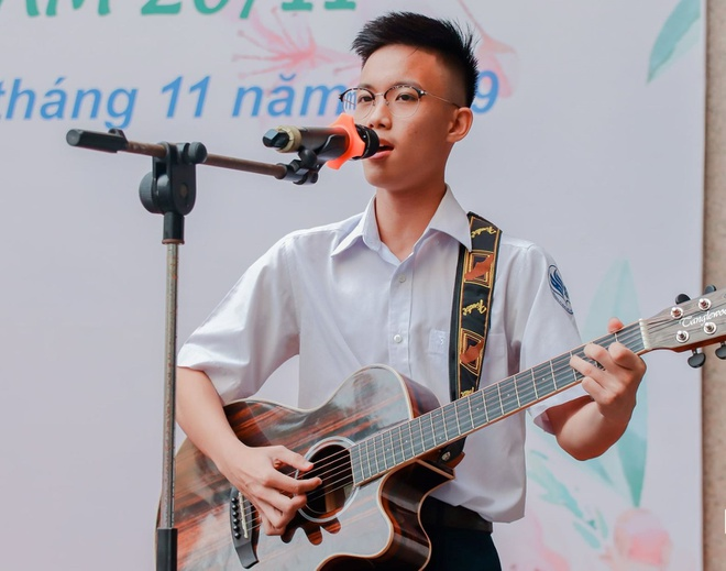 Xúc động ca khúc về 13 chiến sĩ hy sinh tại Rào Trăng 3 của nam sinh lớp 12 - 1