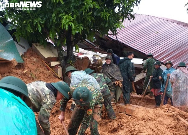 Mưa to, tạm dừng tìm kiếm 10 cán bộ, chiến sĩ mất tích ở Đoàn 337 - 1