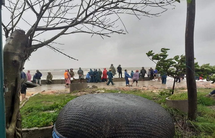 Quảng Bình: Nước lũ lên nhanh, 4 huyện bị chia cắt, ngập gần 35 nghìn ngôi nhà - 4