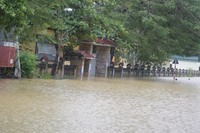 Quảng Bình: Lật đò, hai cháu nhỏ thiệt mạng trên đường đi tránh lũ - 1