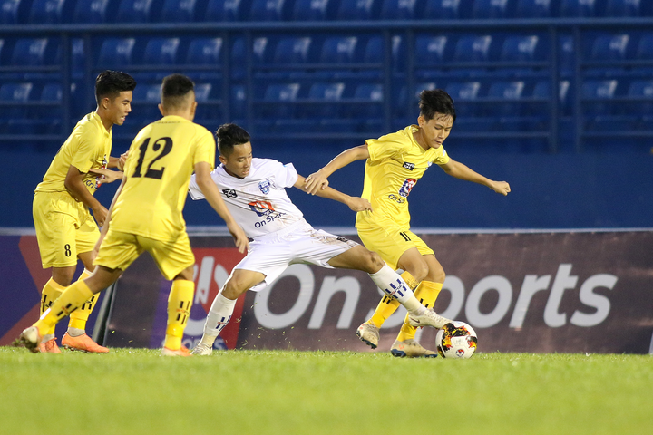 Thầy Quang Hải bại trận ngày ra quân VCK giải bóng đá U15 Quốc gia - 2