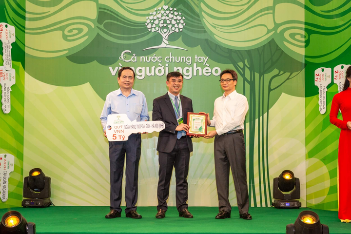 Doanh nghiệp của Bầu Hiển ủng hộ 30 tỷ đồng cho quỹ 'Vì người nghèo' Trung ương - 2