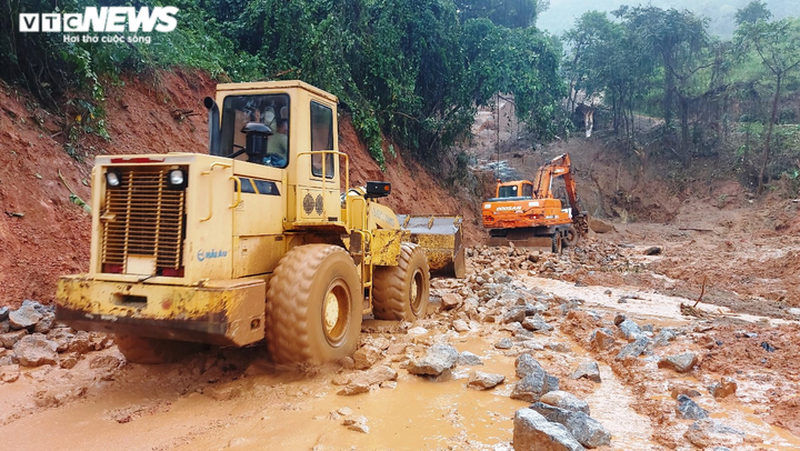 Sáng 19/10 mới có thể đưa thi thể cán bộ, chiến sĩ Đoàn 337 ra ngoài - 1