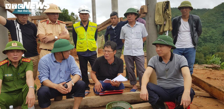 Ảnh: Hiện trường tìm kiếm 22 chiến sĩ bị đất sạt lở vùi lấp ở Đoàn 337 - 5