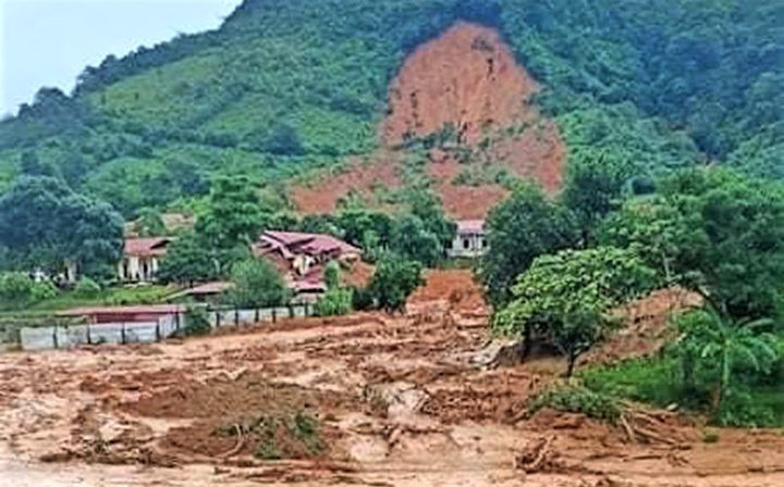 Thủ tướng yêu cầu tập trung mọi nguồn lực cứu hộ nạn nhân ở Huế và Quảng Trị - 1