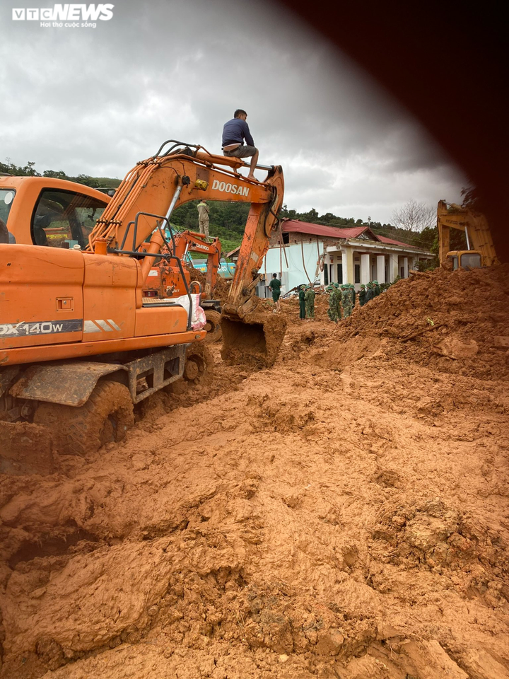 Đã tìm thấy 22 thi thể cán bộ, chiến sĩ Đoàn 337 bị đất sạt lở vùi lấp - 1