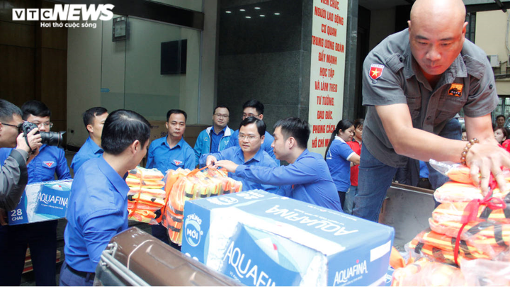 Trung ương Đoàn quyên góp hơn 20 tỷ đồng ủng hộ đồng bào miền Trung - 4