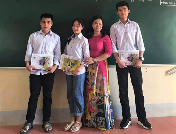 Cô giáo nhắn học trò không tặng hoa 20/10 để ủng hộ miền Trung - 1