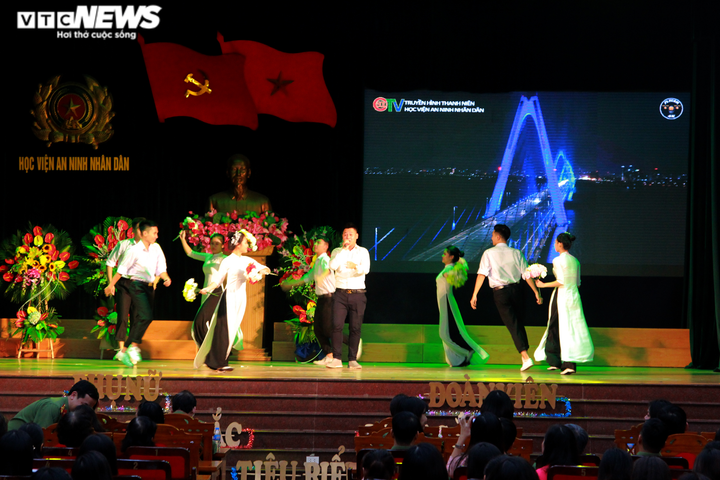 HV An ninh Nhân dân trao giải 'Phụ nữ, đoàn viên xuất sắc, tiêu biểu 2015-2020' - 1