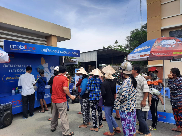 MobiFone chung tay vì người nghèo cả nước - 2
