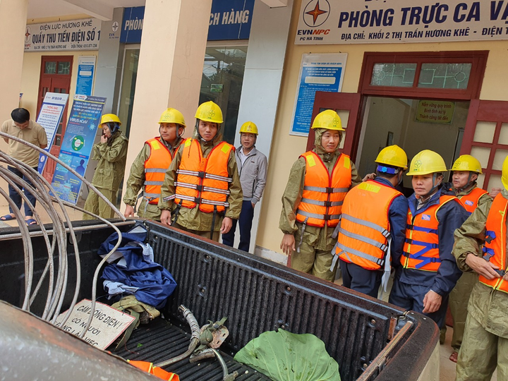 Công ty Điện lực Hà Tĩnh thông báo tình hình khôi phục cung cấp điện - 10