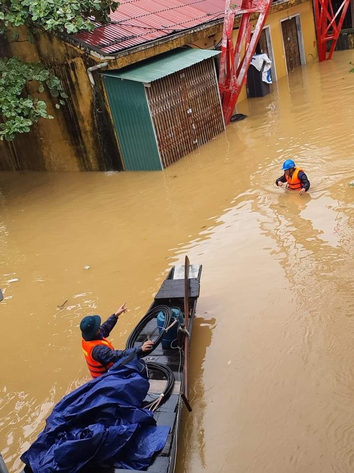 VNPT đảm bảo giữ vững mạng lưới thông tin tại các tỉnh bị ảnh hưởng bởi bão lũ - 6