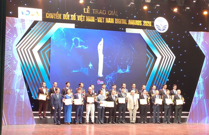 EVN nhận giải thưởng Doanh nghiệp chuyển đổi số xuất sắc Việt Nam 2020 - 2