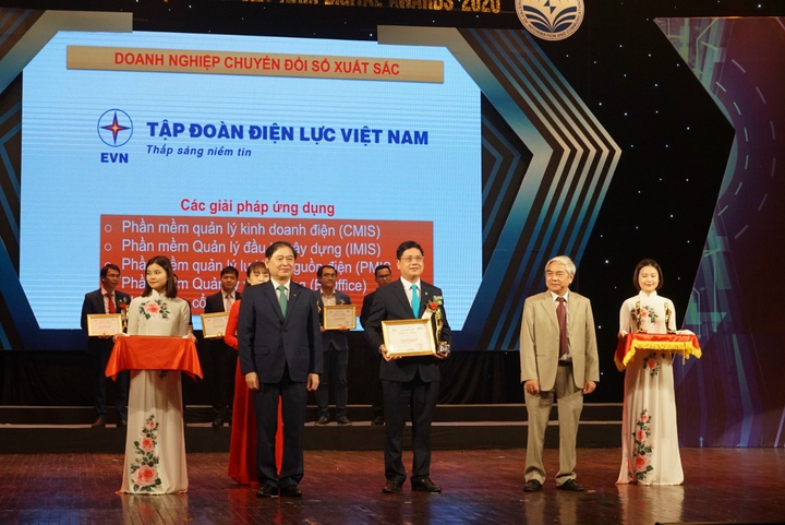 EVN nhận giải thưởng Doanh nghiệp chuyển đổi số xuất sắc Việt Nam 2020 - 1