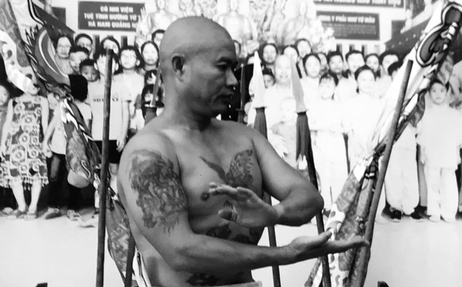 Chưởng môn Vịnh Xuân Việt Nam chống lũ côn đồ, suýt mất bàn tay để cứu học trò - 1