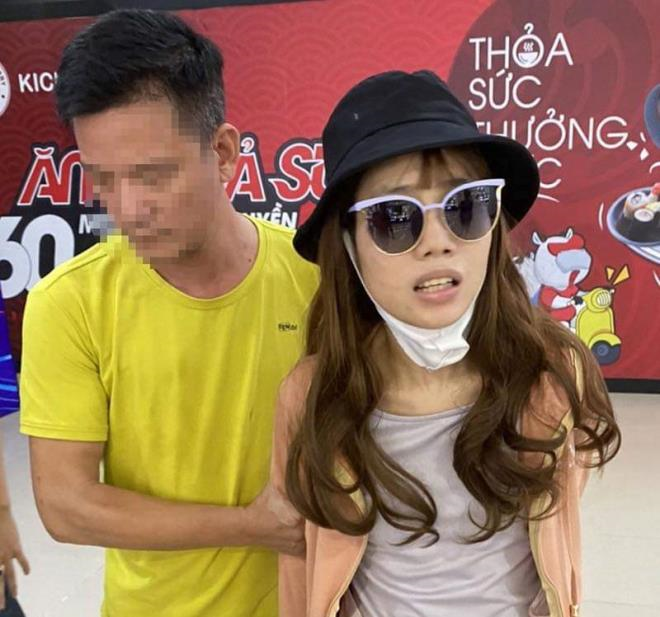 Khởi tố cô gái dọa nổ bom cướp chi nhánh ngân hàng Techcombank hơn 2 tỷ đồng - 1