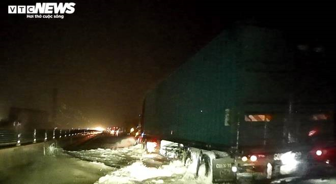 Quốc lộ 1A qua Quảng Bình biến thành sông, gần 60.000 nhà dân ngập lụt - 1