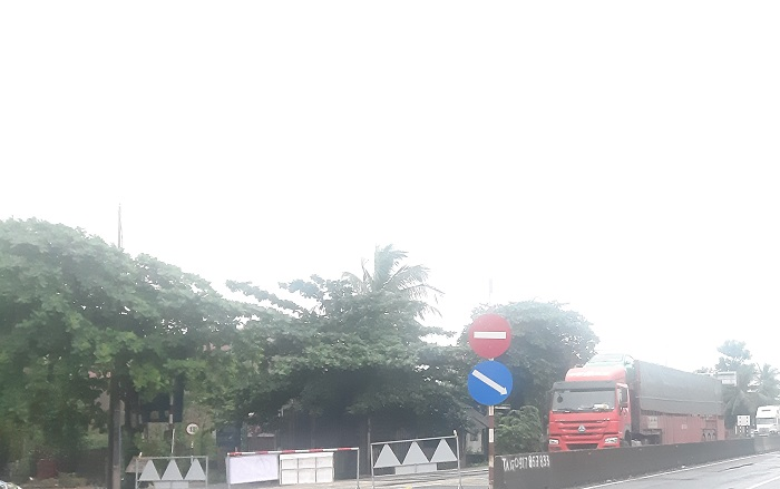 Quốc lộ 1A qua Quảng Bình ngập sâu hơn 1m, xe cộ xếp hàng dài 3km - 1