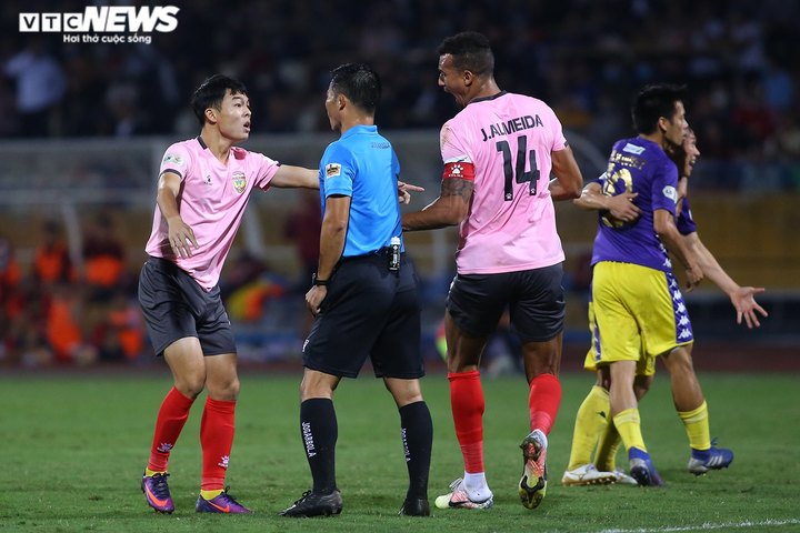 Trực tiếp Hà Nội FC 1-0 Hồng Lĩnh Hà Tĩnh: Văn Quyết lập công - 3