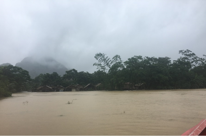 Bé trai ở Quảng Bình bị lũ cuốn trôi trong lúc mẹ đi nhận cứu trợ - 1