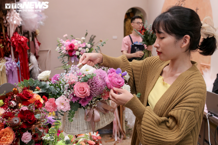 Hoa nhập khẩu bung hàng ngày 20/10 - 12