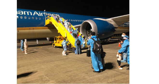 MobiFone hỗ trợ dịch vụ viễn thông cho hành khách nhập cảnh vào Việt Nam - 1