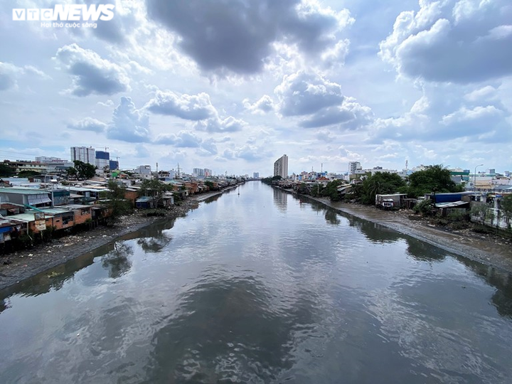 Ảnh: Hơn 12.300 căn nhà tạm ven kênh rạch ở TP.HCM chờ được chỉnh trang - 1