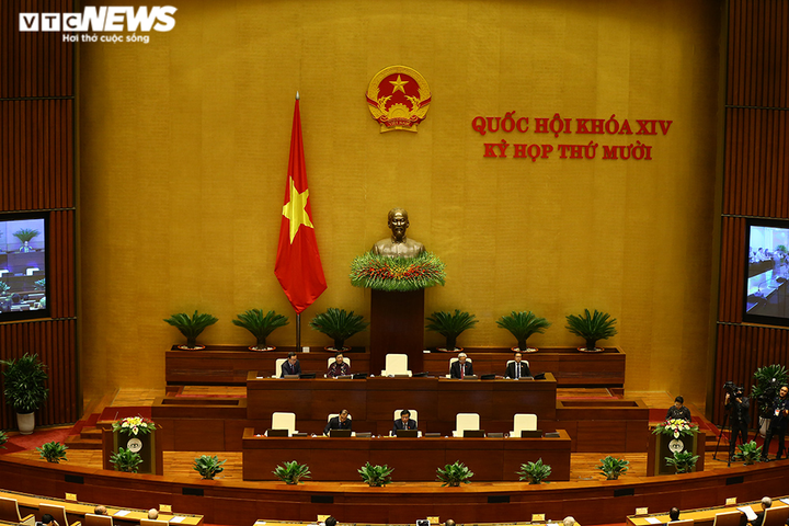 Khai mạc kỳ họp thứ 10, Quốc hội khoá XIV - 1