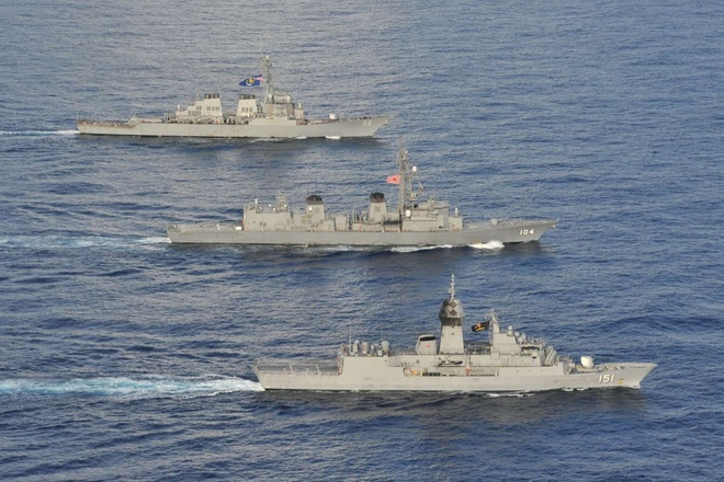 Tàu chiến Mỹ, Nhật, Australia tập trận trên Biển Đông - 2