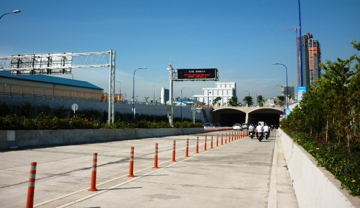  Cấm lưu thông qua đường hầm sông Sài Gòn chiều ngày 24 và 25/10 - 1