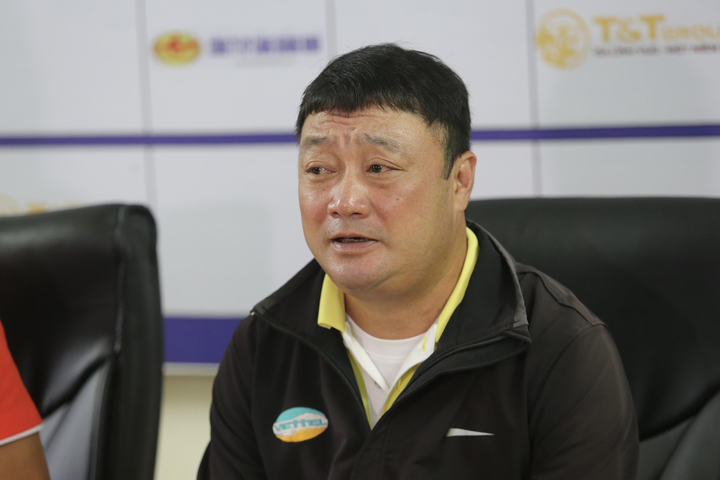 HLV Trương Việt Hoàng: ‘Viettel hiện nay chơi tốt hơn Thể Công năm 1998’ - 1