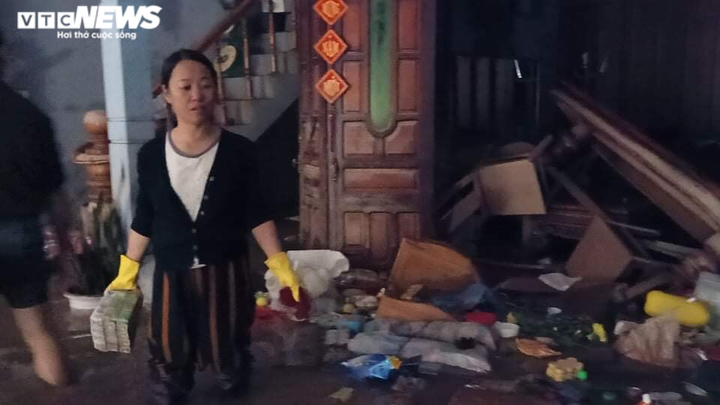 Ảnh: Tiểu thương vùng hạ du hồ Kẻ Gỗ khóc ròng sau lũ dữ - 8
