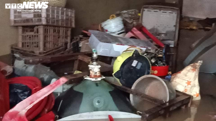 Ảnh: Tiểu thương vùng hạ du hồ Kẻ Gỗ khóc ròng sau lũ dữ - 7